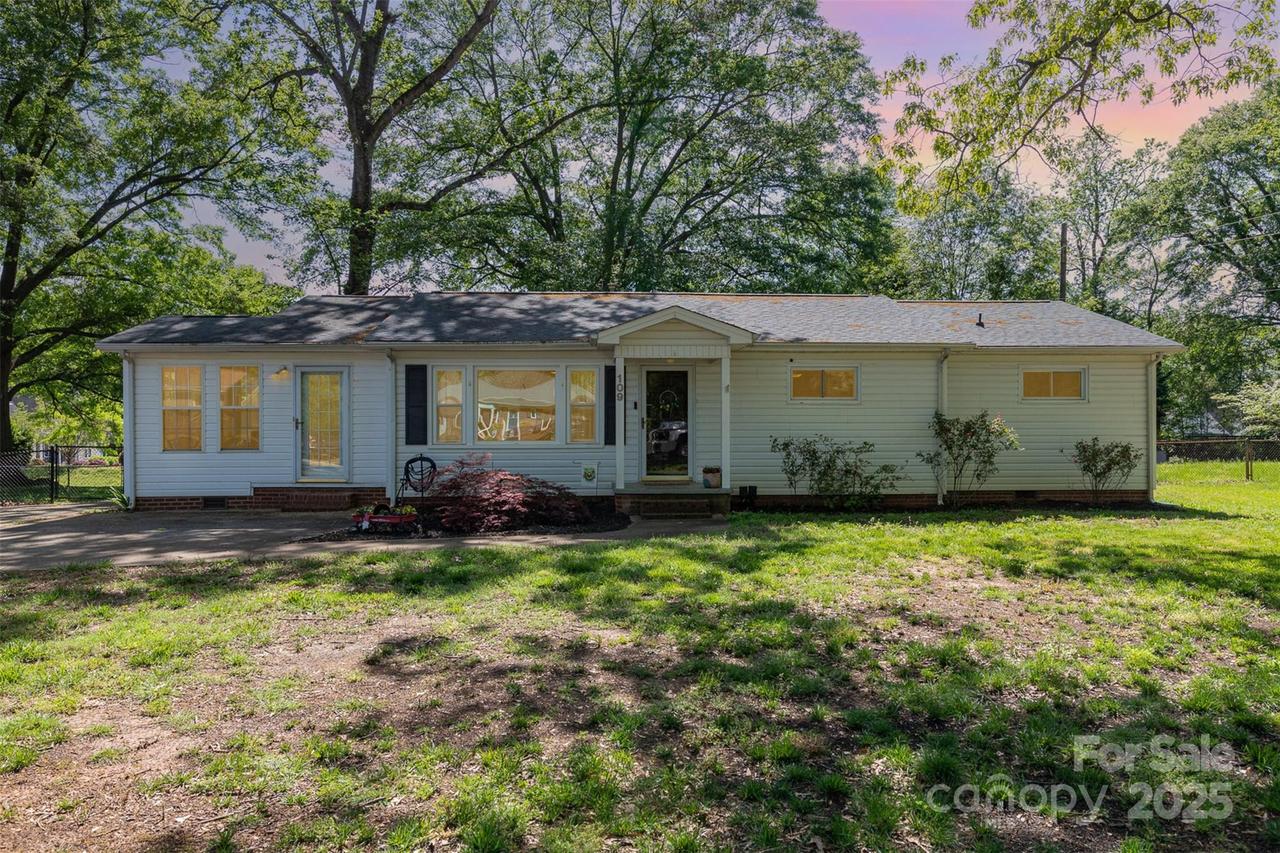 109 Crestview Dr., Belmont, NC 28012