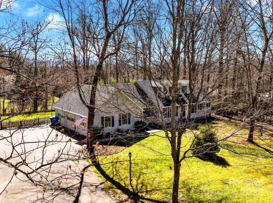 10 High Meadows Dr., Candler, NC 28715