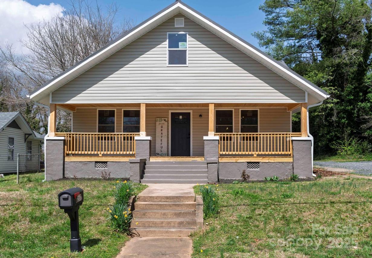 257 3rd Ave., Hickory, NC 28602