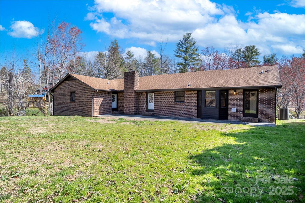 35 Tree Top Dr., Arden, NC 28704