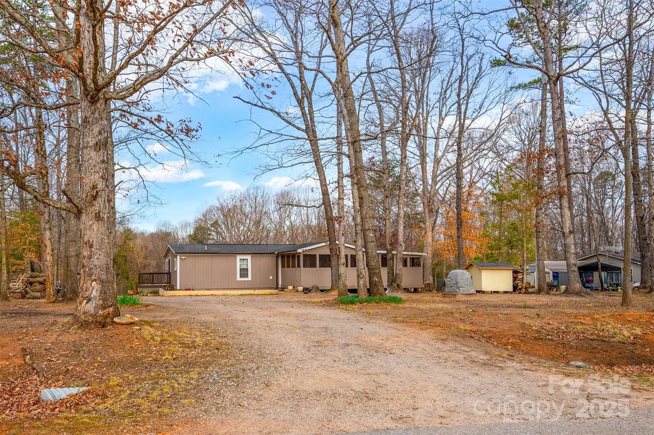 153 Cheshire Ridge Rd., Harmony, NC 28634