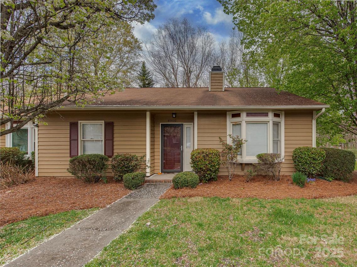 8300 Summerglen Cir., Charlotte, NC 28227
