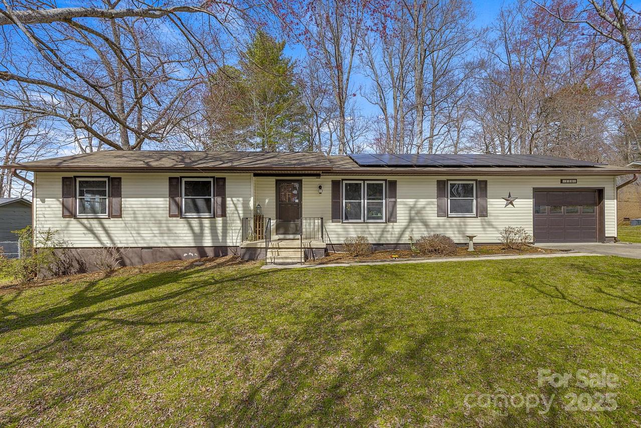 110 Cannon Dr., Hendersonville, NC 28792
