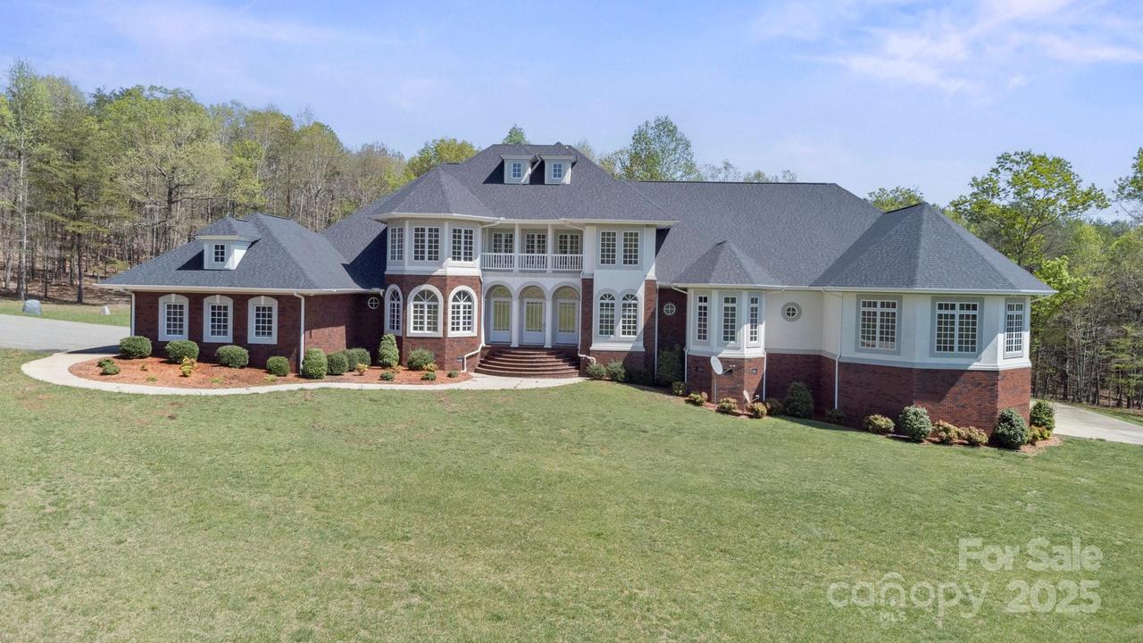 447 Willow Pond Ln., Hiddenite, NC 28636
