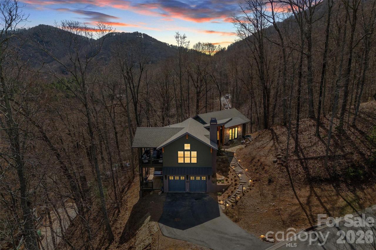 159 Settings Blvd., Black Mountain, NC 28711