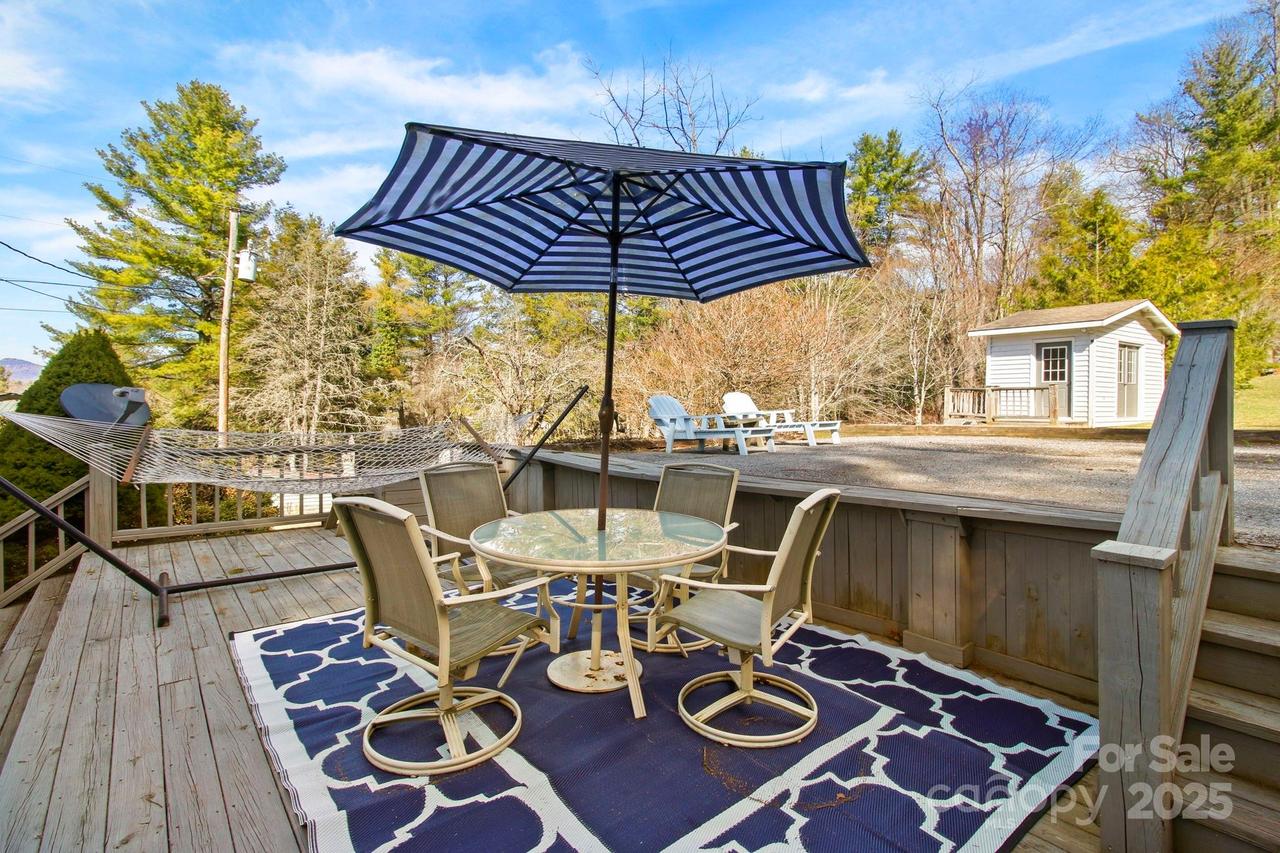 33 Royal Pines Dr., Newland, NC 28657