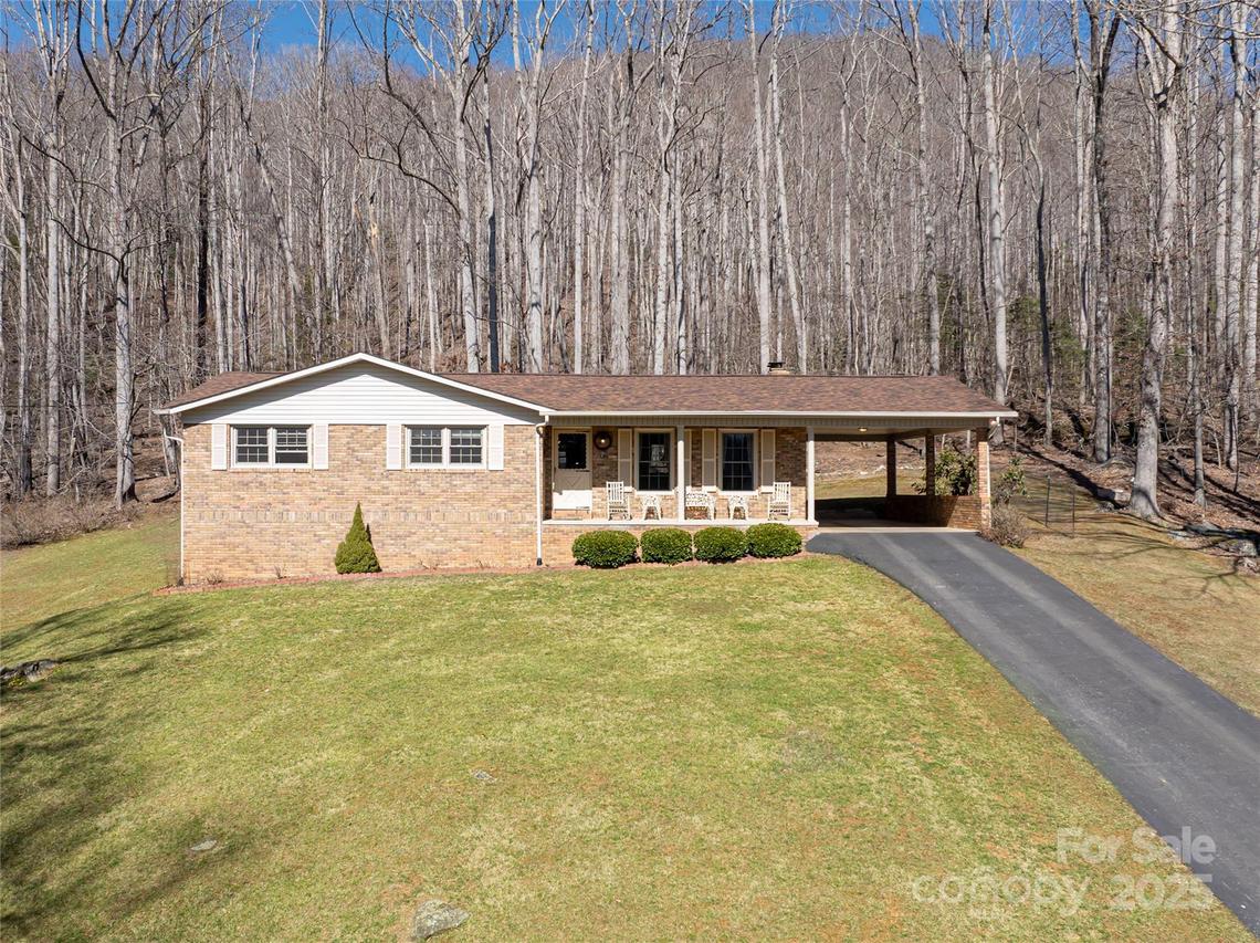 166 Huskins Rd., Spruce Pine, NC 28777