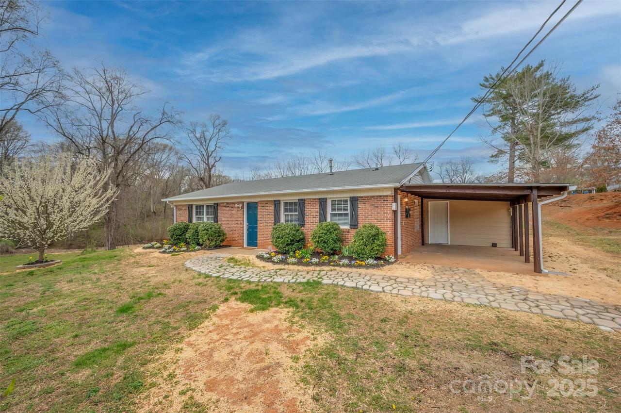 198 Greenfield Dr., Forest City, NC 28043