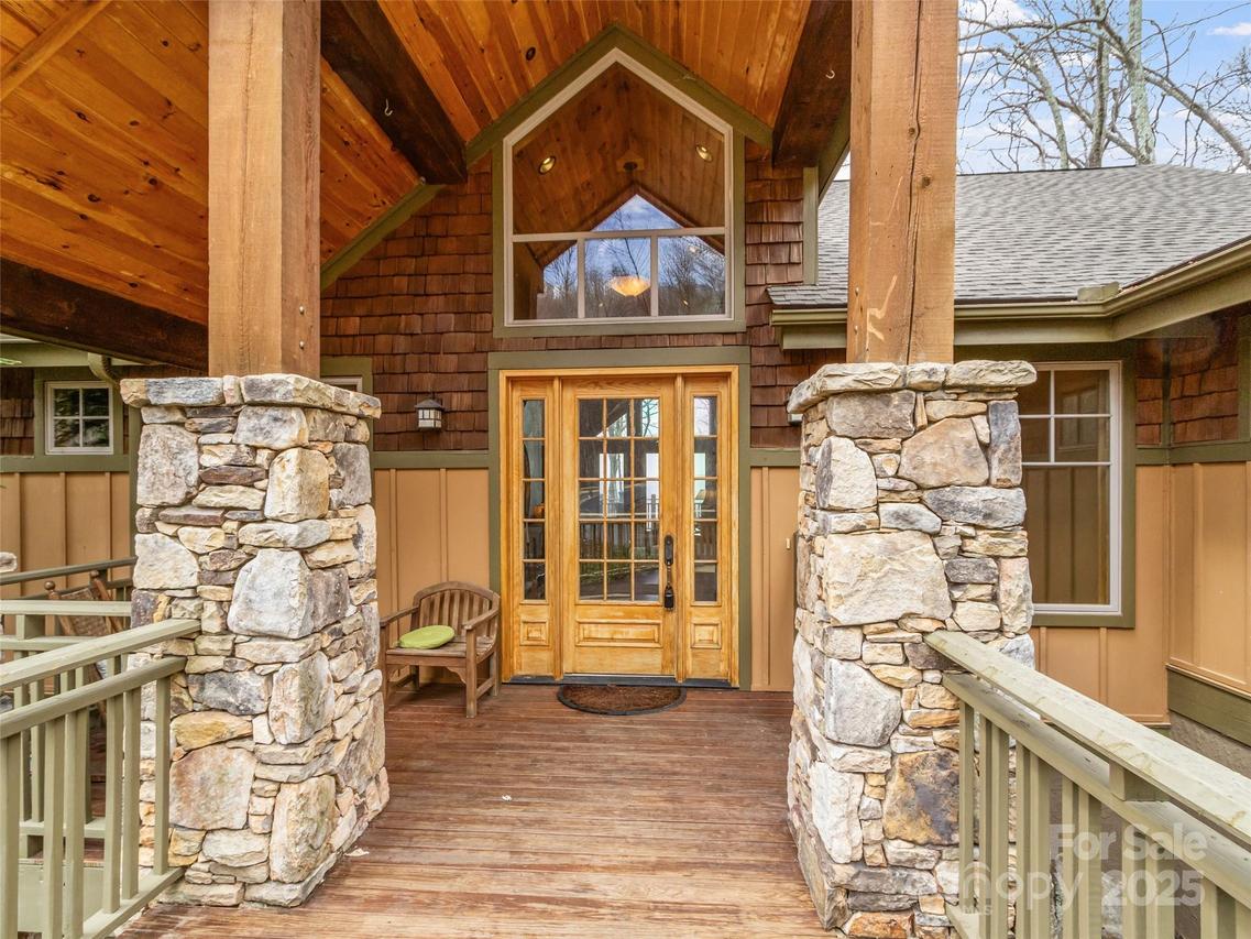 20 Springflower Ct., Burnsville, NC 28714