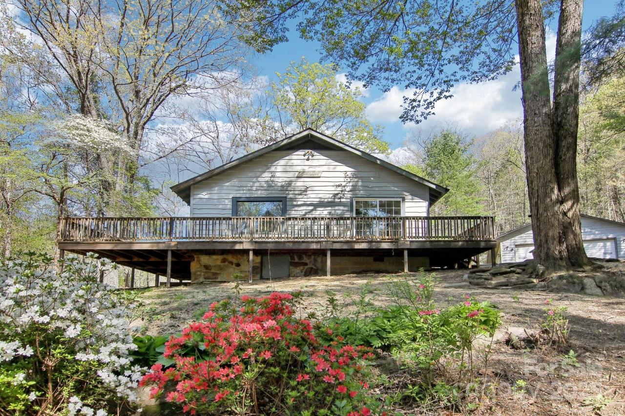 3233 Hebron Rd., Hendersonville, NC 28739