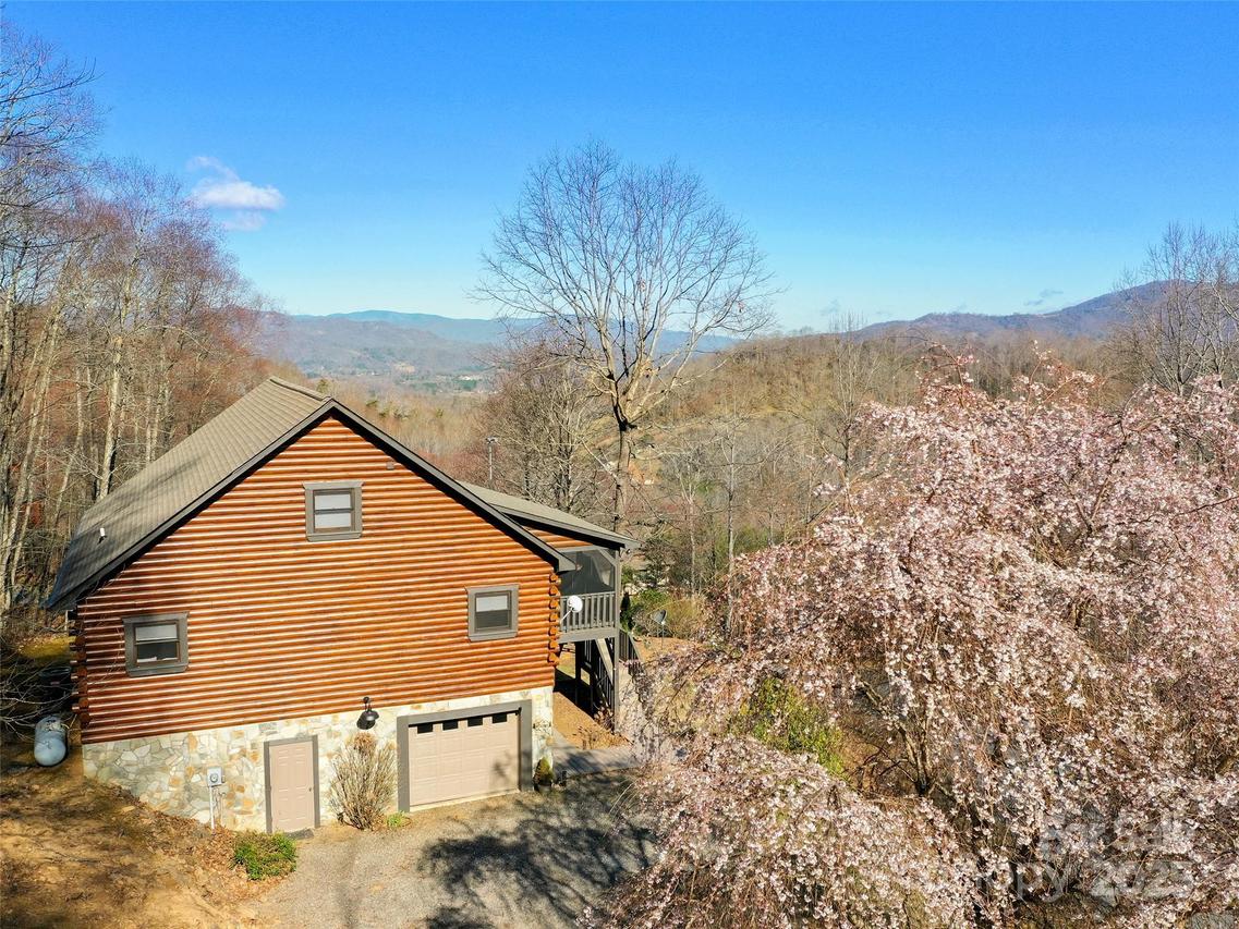 290 Tango Ln., Waynesville, NC 28786