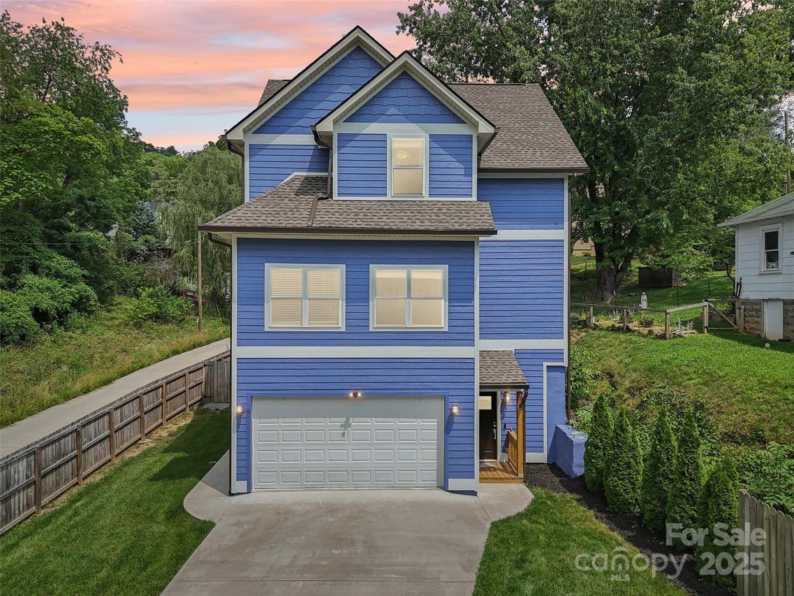 8 Apple Ln., Asheville, NC 28804
