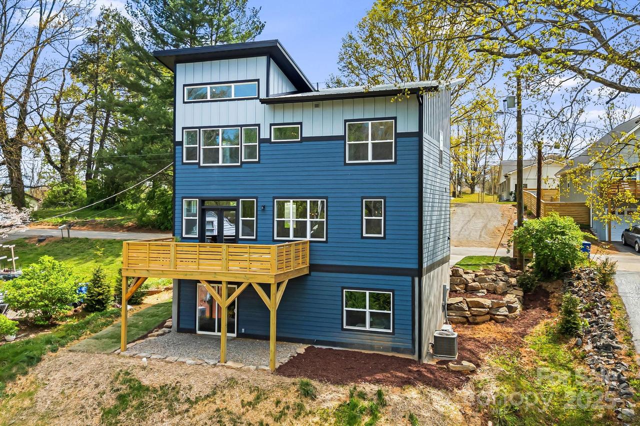 37 Crestview St., Asheville, NC 28803