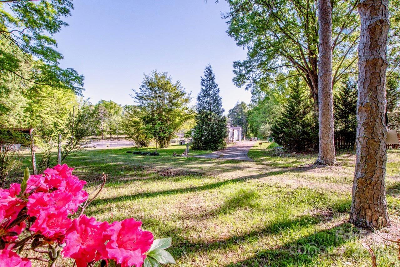 524 Dawn Cir., Charlotte, NC 28213