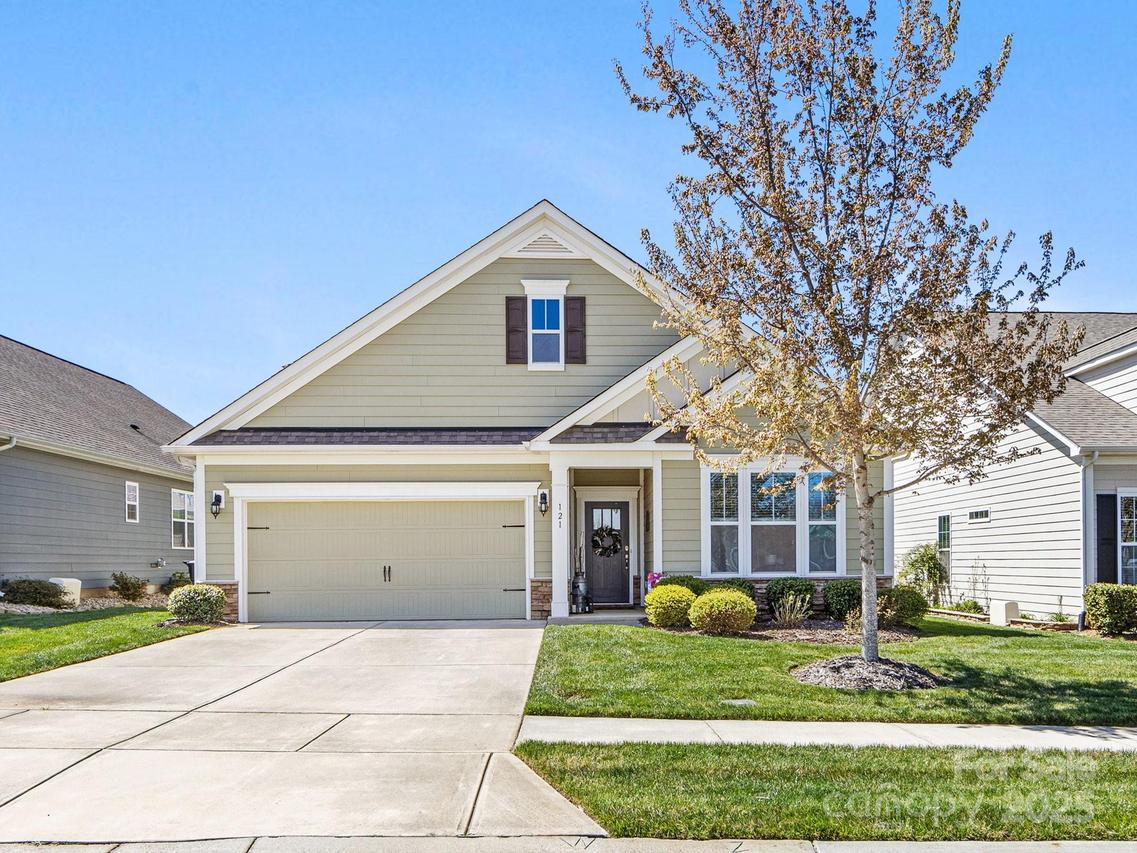 121 Hanks Bluff Dr., Mooresville, NC 28117