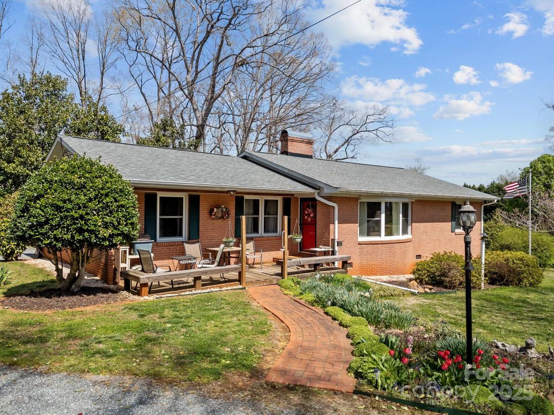 127 Robin Hood Dr., Forest City, NC 28043