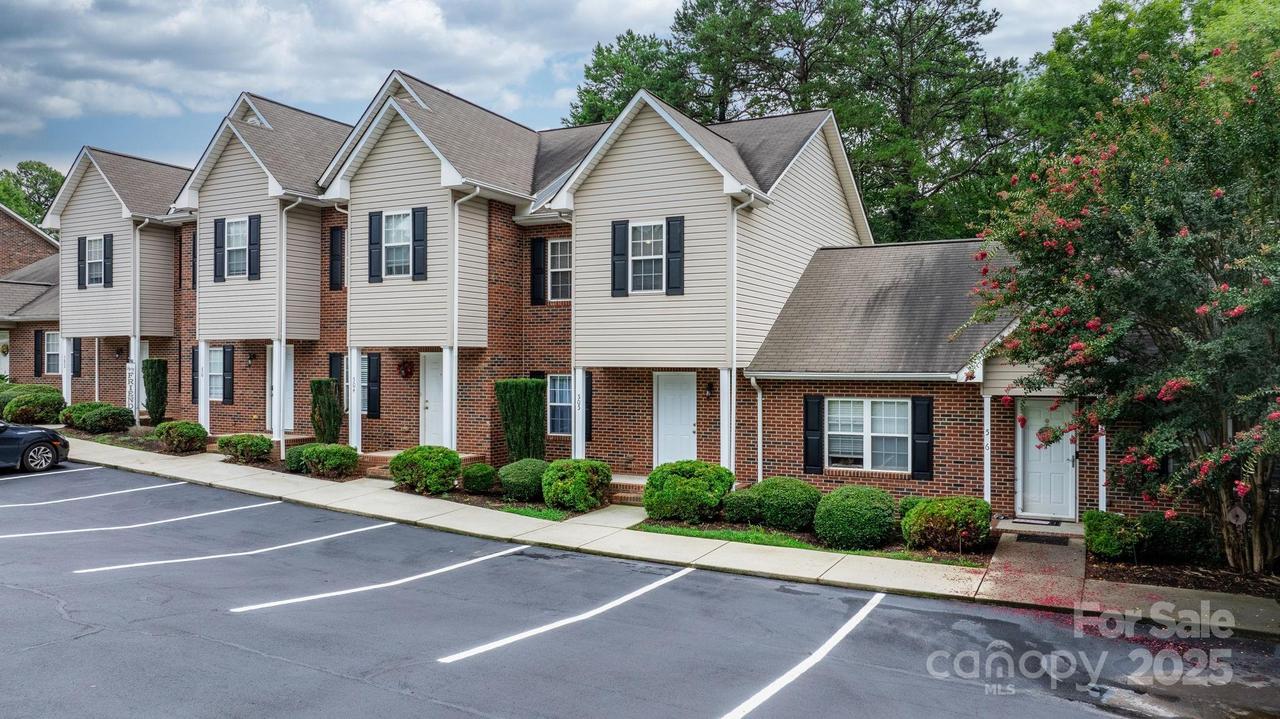 2222 15th Ave. #505, Hickory, NC 28601