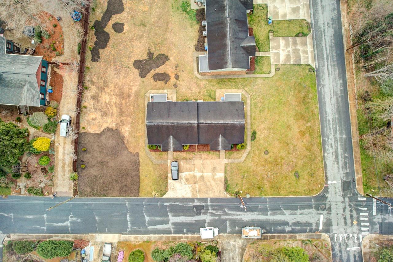 618 1st Ave., Hendersonville, NC 28739