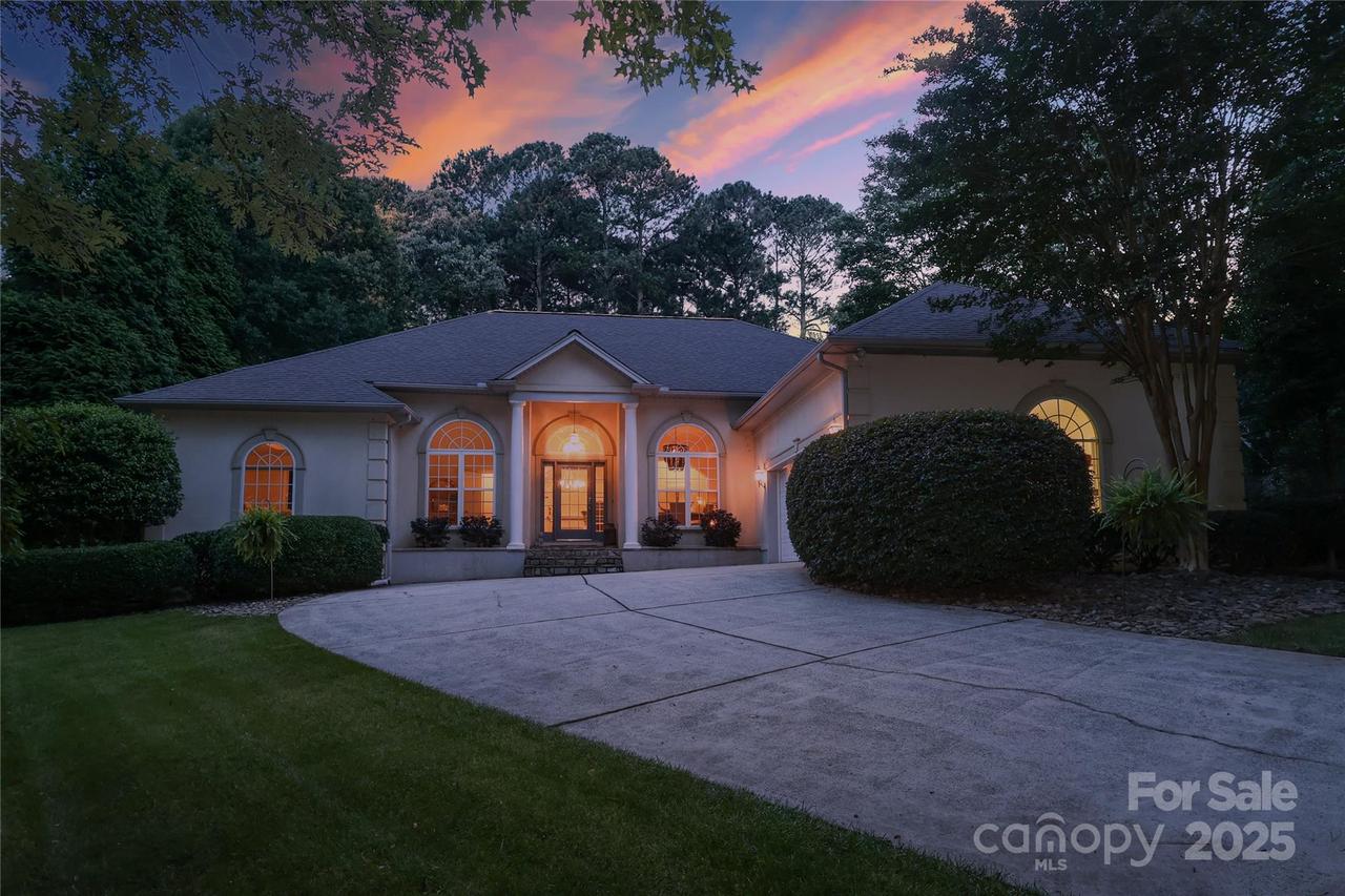 2587 Penngate Dr., Sherrills Ford, NC 28673