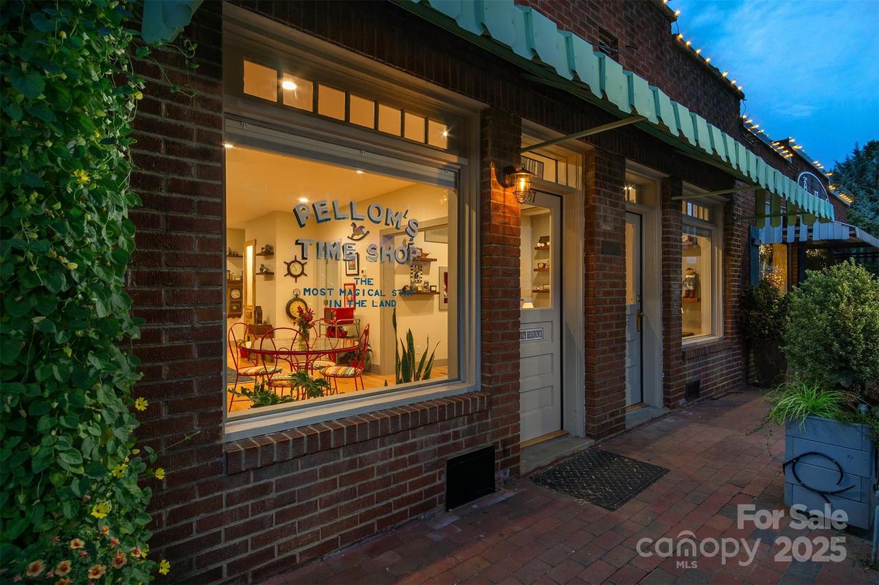 107 Cherry St., Black Mountain, NC 28711