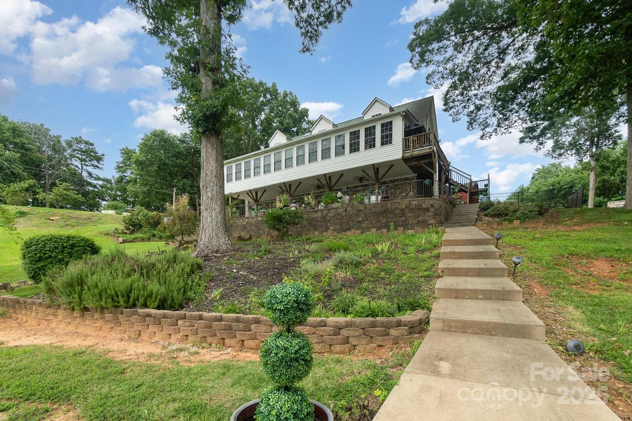 109 Summersong Ln., Mooresville, NC 28117