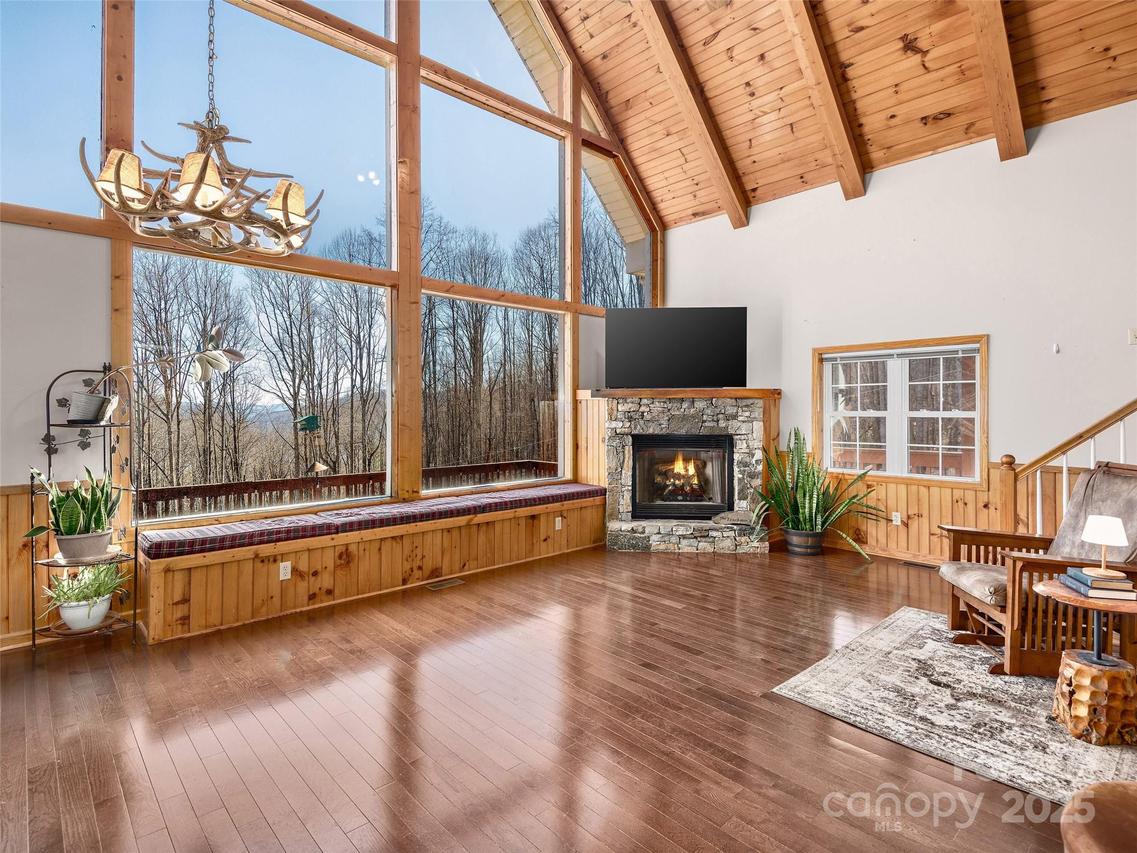 575 Twin Brook Dr., Waynesville, NC 28785