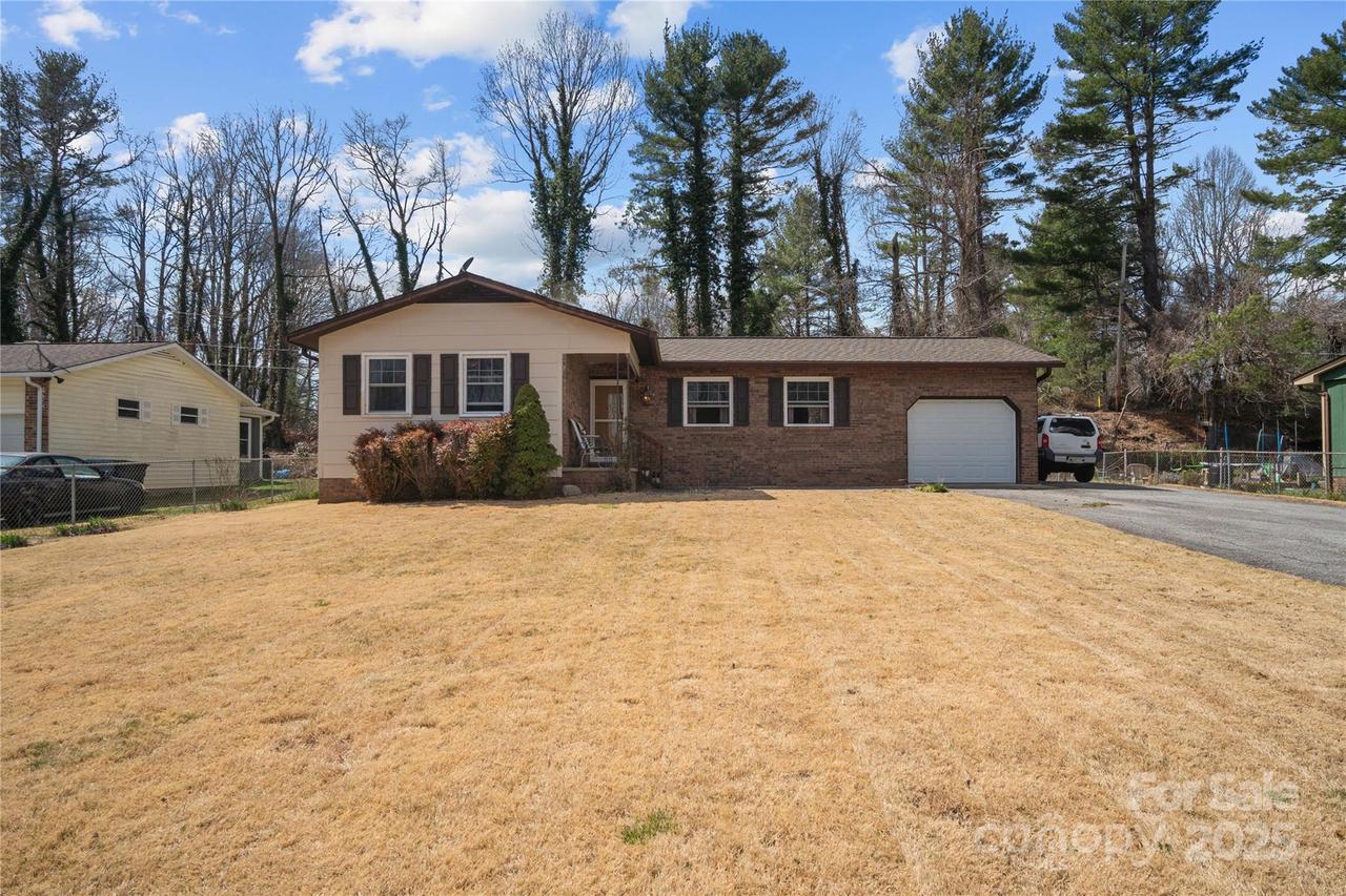 121 Upward Acres St., East Flat Rock, NC 28726