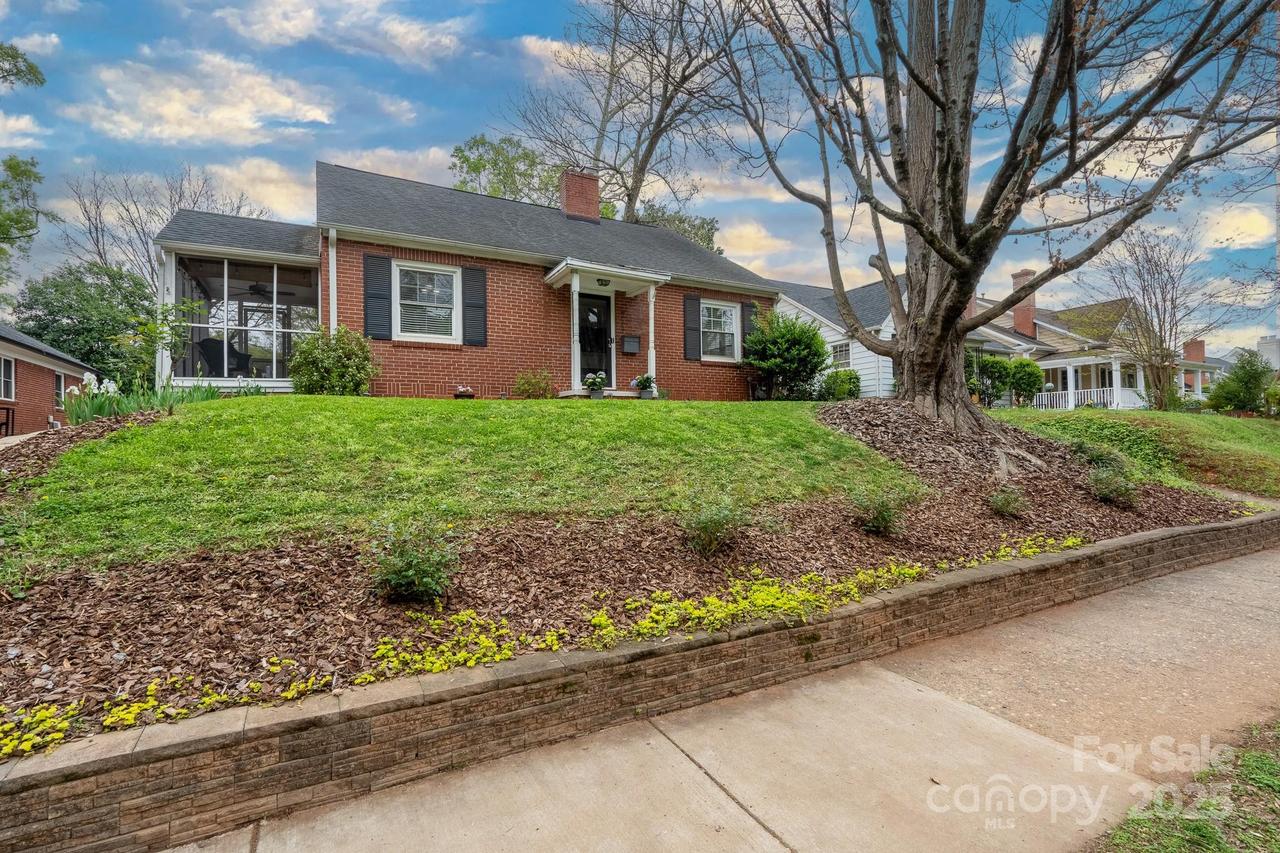 717 Woodruff Pl., Charlotte, NC 28208