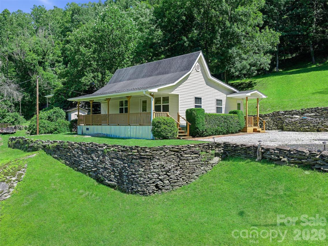 427 Johnson Cemetery Rd., Bakersville, NC 28705