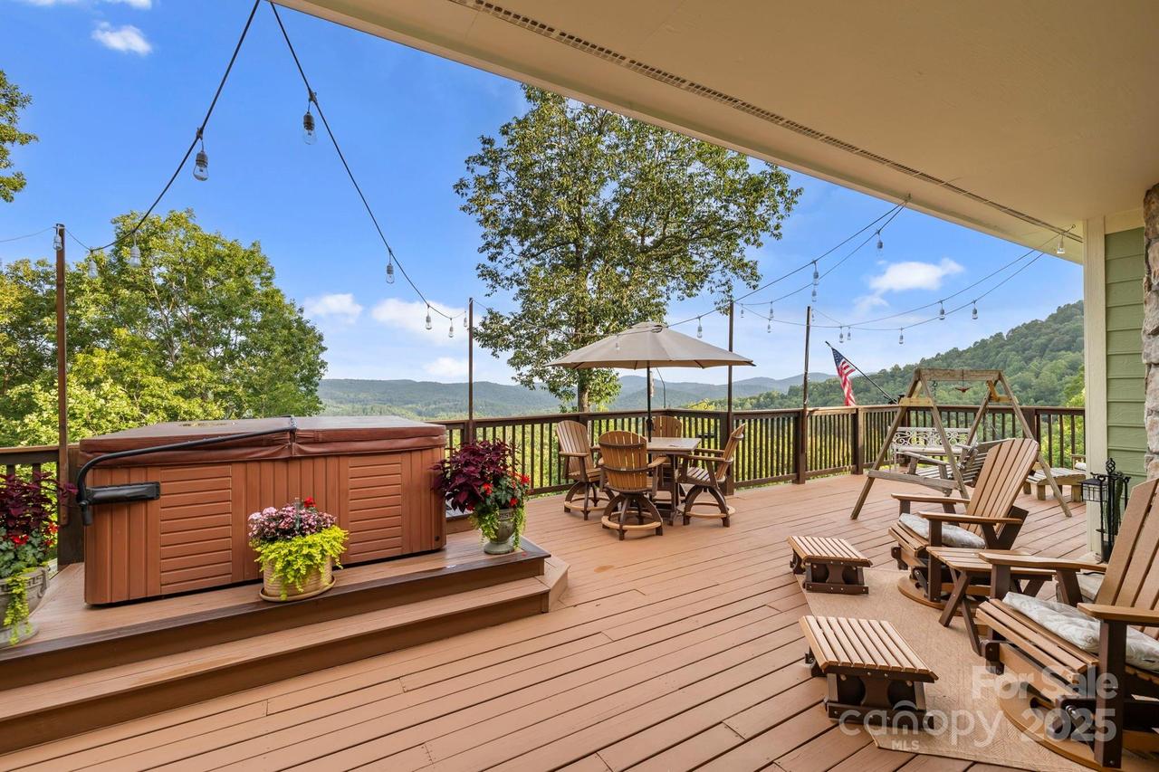 288 Hawks Point Dr., Zirconia, NC 28790