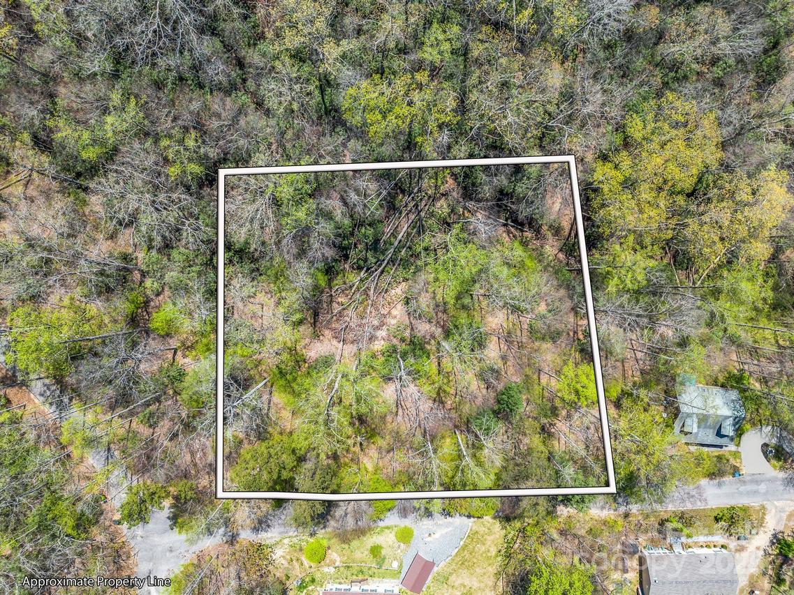 999 Grand Canyon Dr., Hendersonville, NC 28792