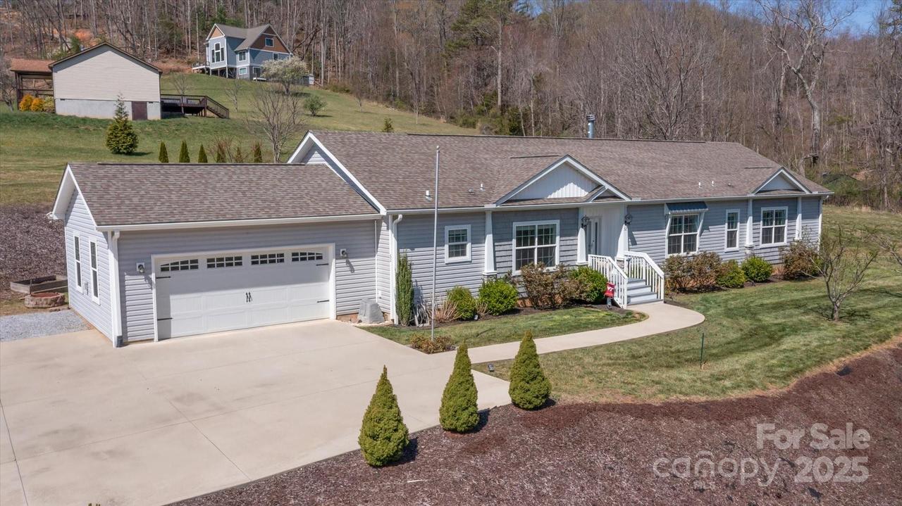 52 Stone Ridge Tr., Mills River, NC 28759