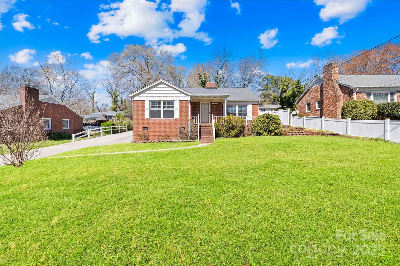 1912 Old West Ln., Gastonia, NC 28052
