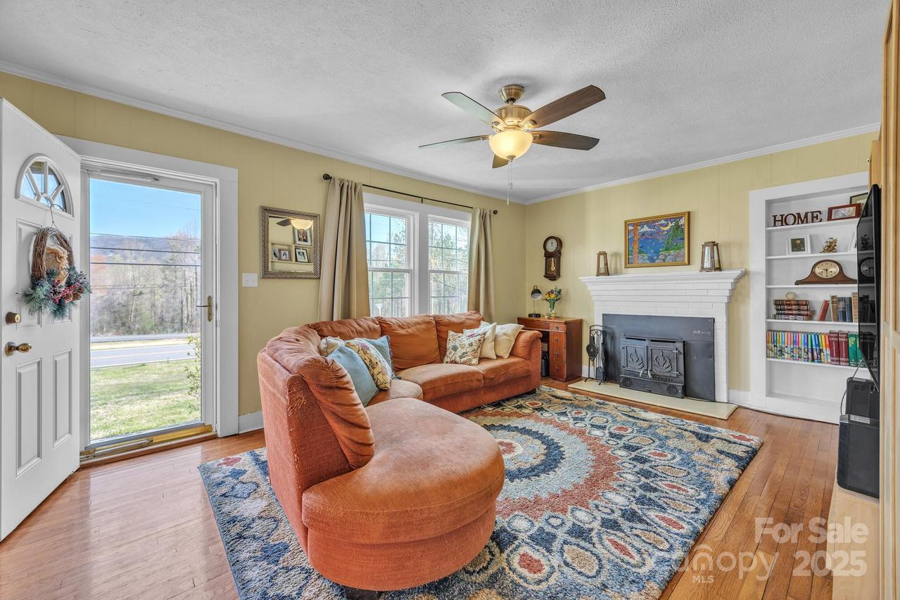 1109 Wildwood Rd., Lenoir, NC 28645