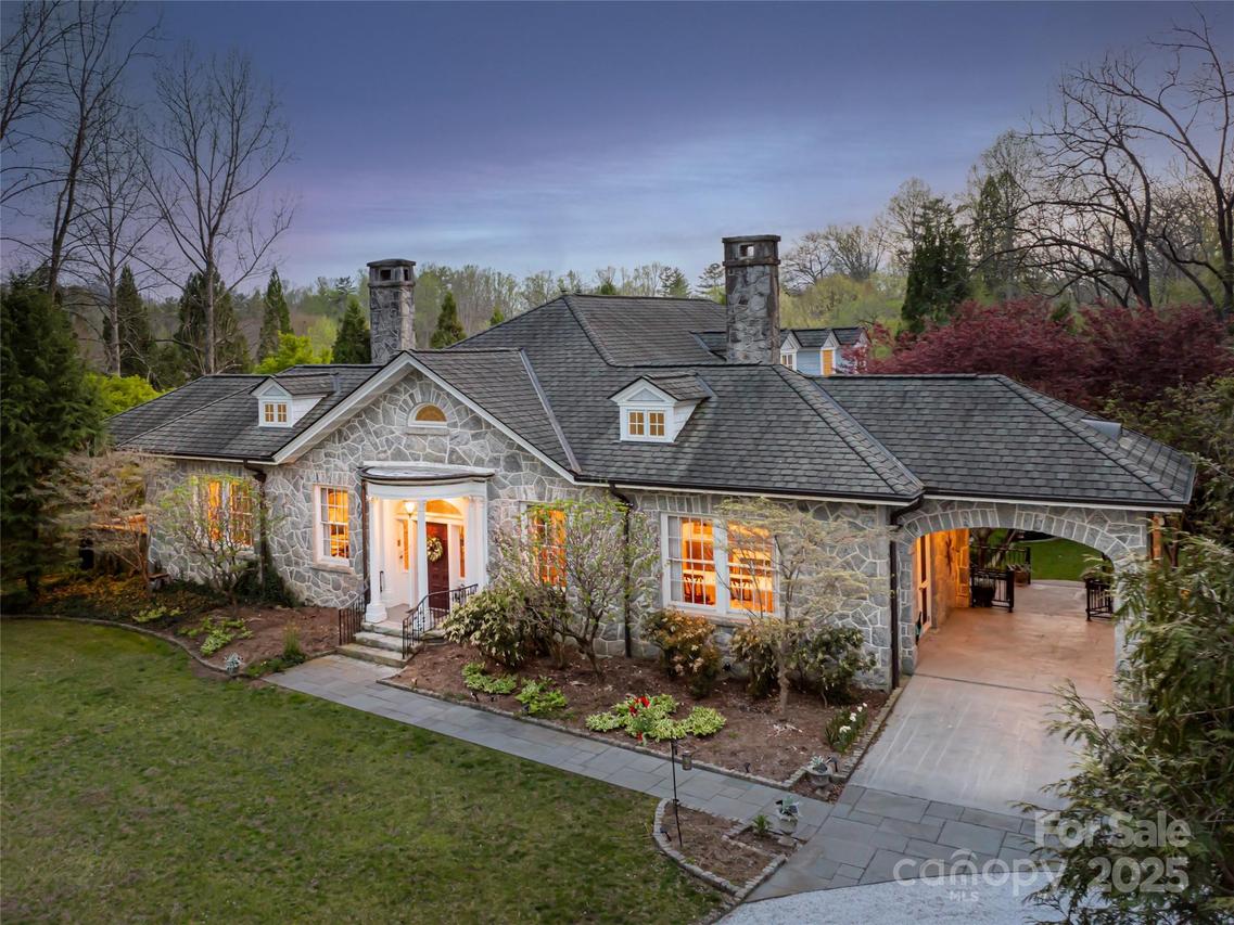 60 Woodside Dr., Brevard, NC 28712
