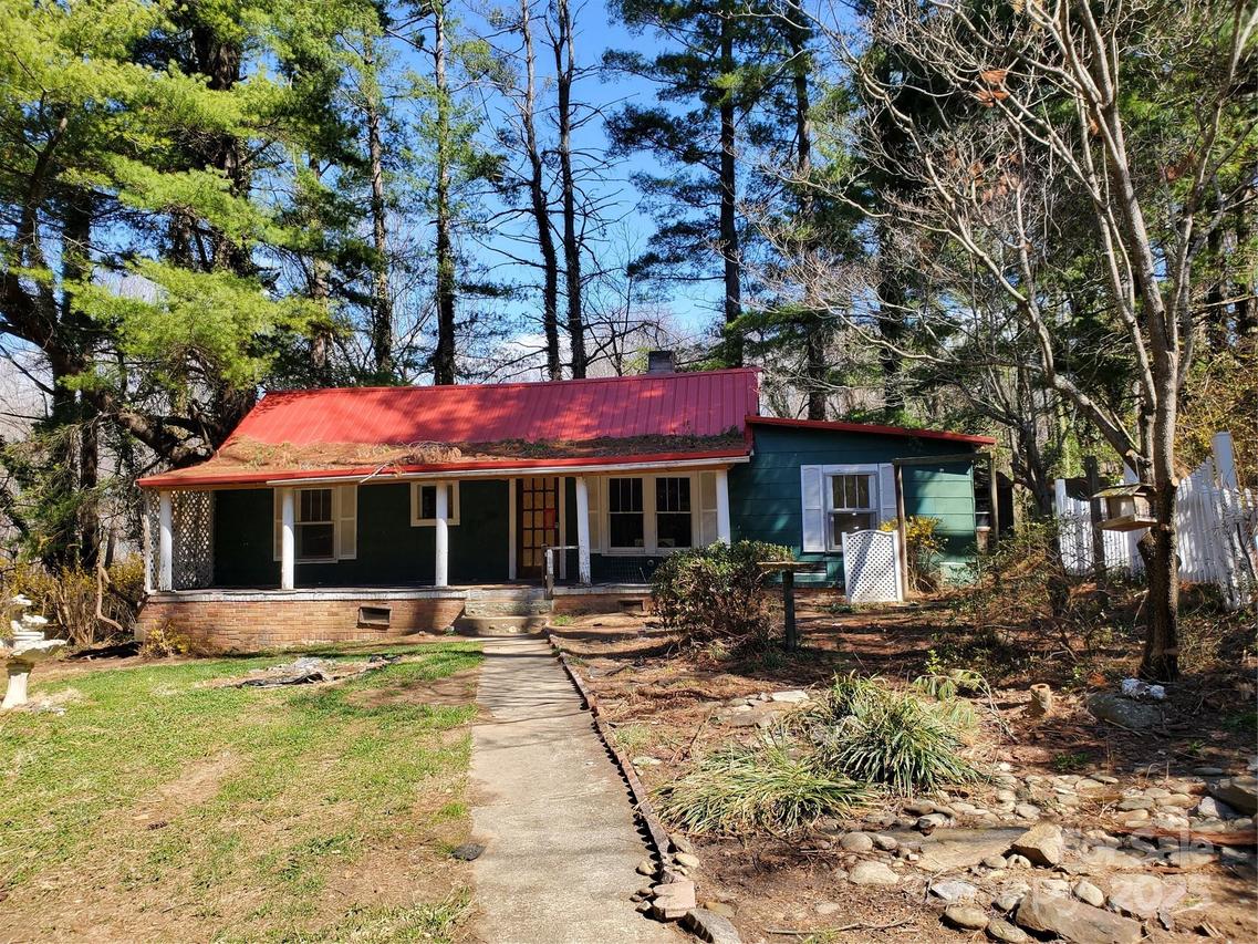 28 Plemmons St., Canton, NC 28716