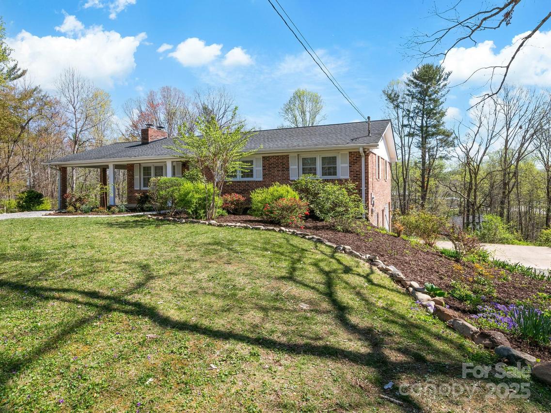 126 N Big Oak Dr., Mills River, NC 28759