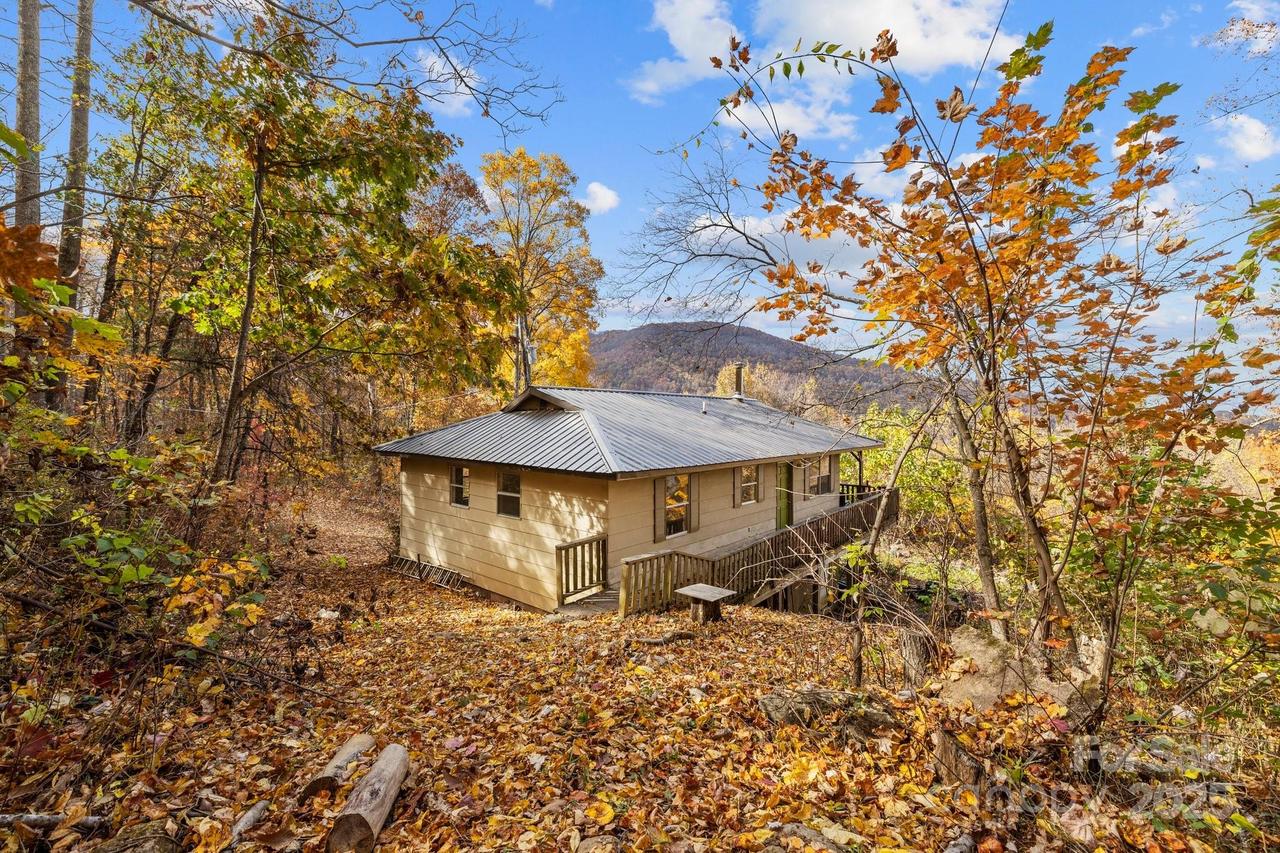 119 Pinnacle Mountain Rd., Leicester, NC 28748