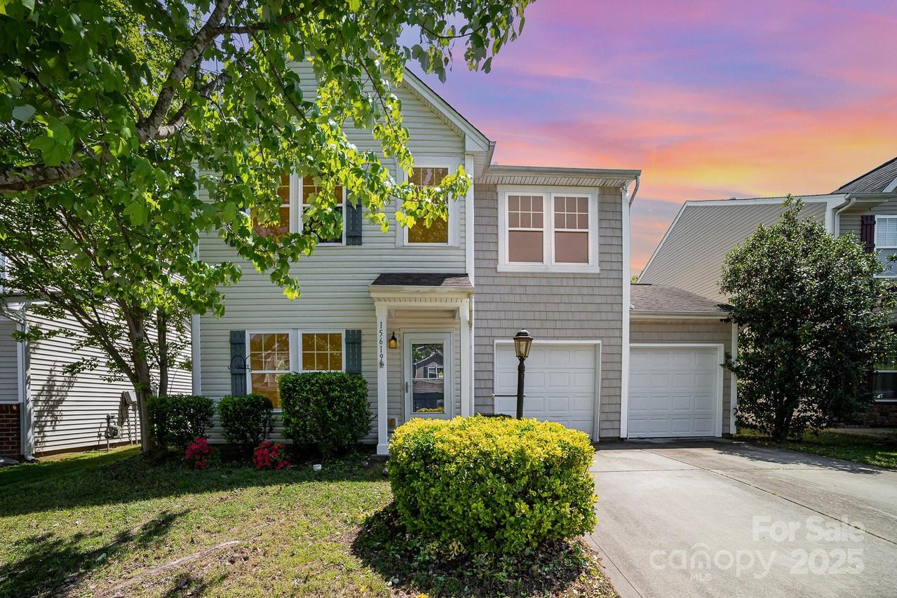 15619 Lakepoint Forest Dr., Charlotte, NC 28278