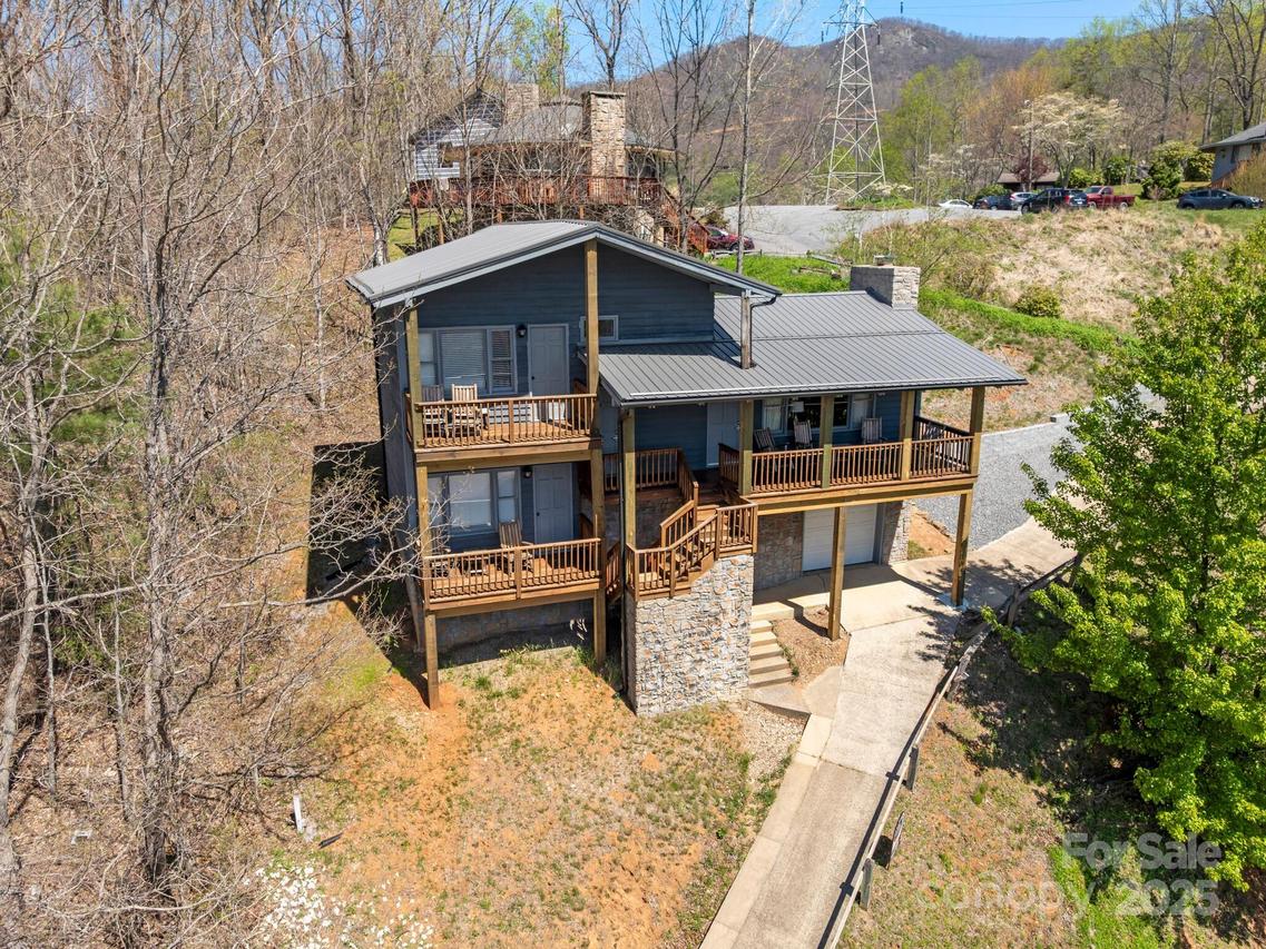 58 Country Cottage Ln., Canton, NC 28716