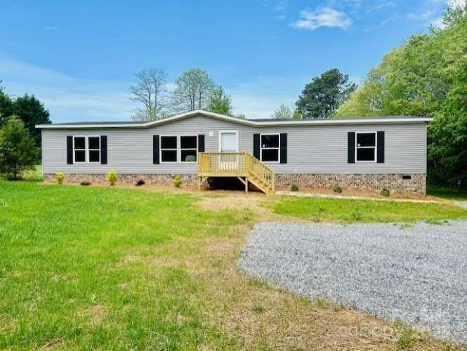 3144 Rickwood Dr., Newton, NC 28658