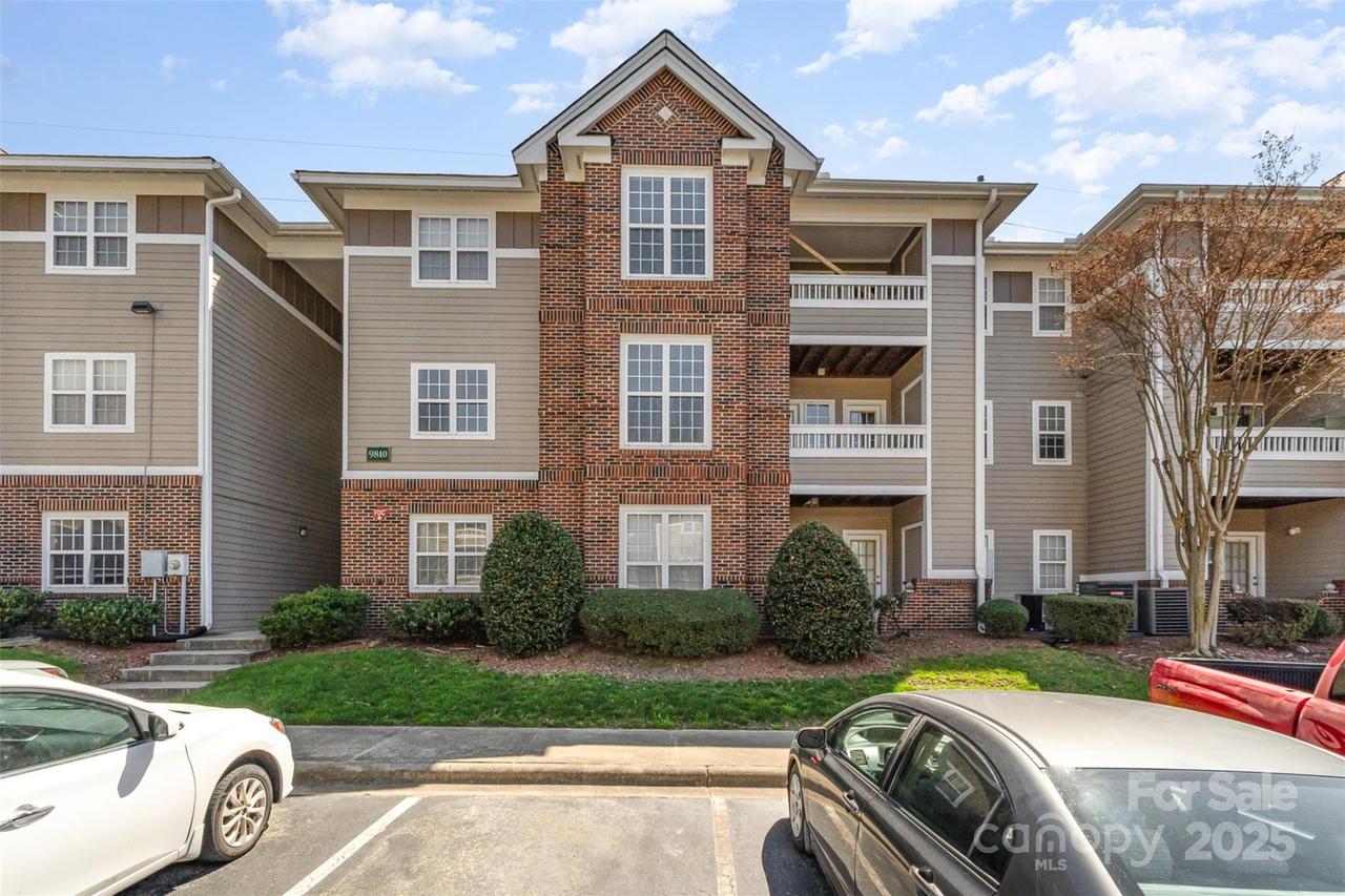 9810 Campus Walk Ln. #G, Charlotte, NC 28262