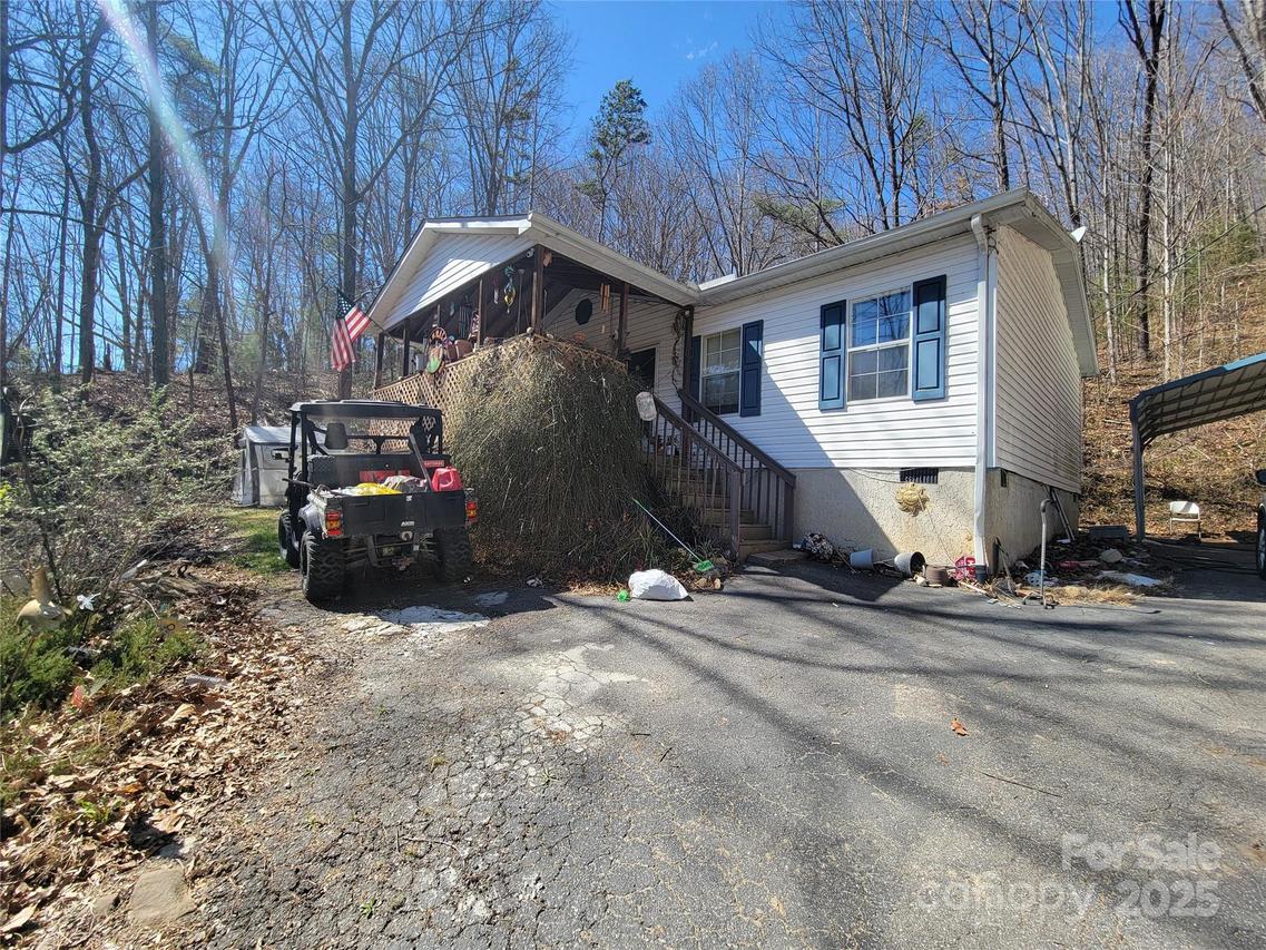577 Long Branch Rd., Clyde, NC 28721
