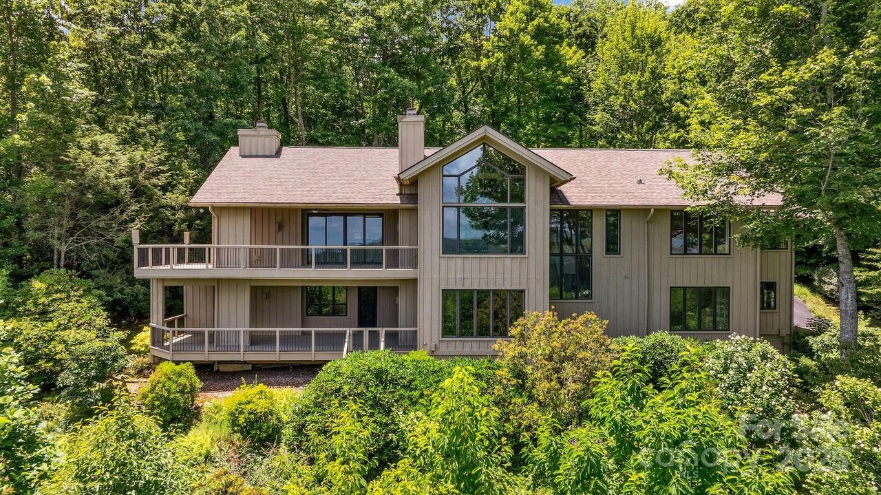 721 Lakeside Dr., Lake Toxaway, NC 28747