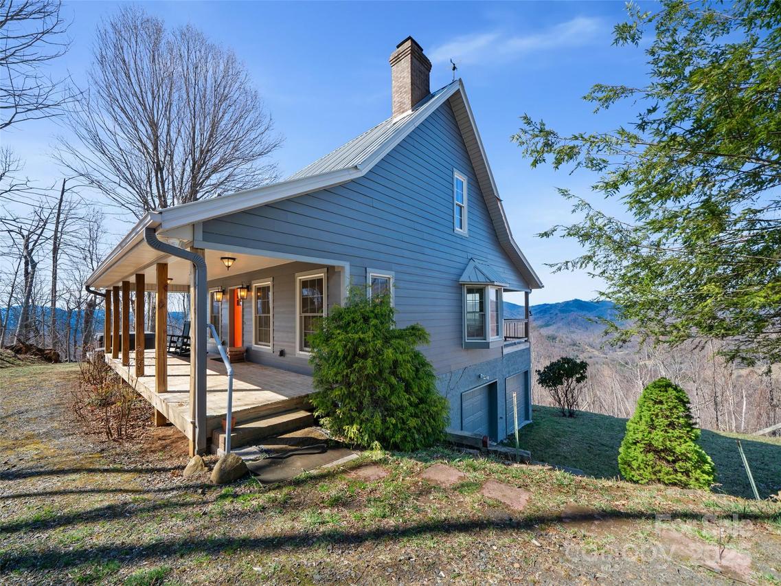 20 Claw Ct., Bakersville, NC 28705