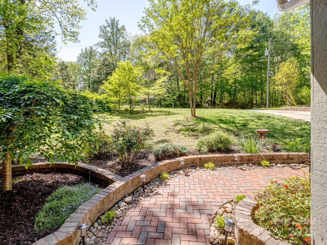 7624 Cedarbrook Dr., Charlotte, NC 28215