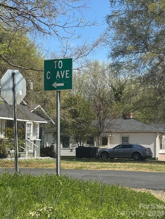 2015 C Ave., Charlotte, NC 28216