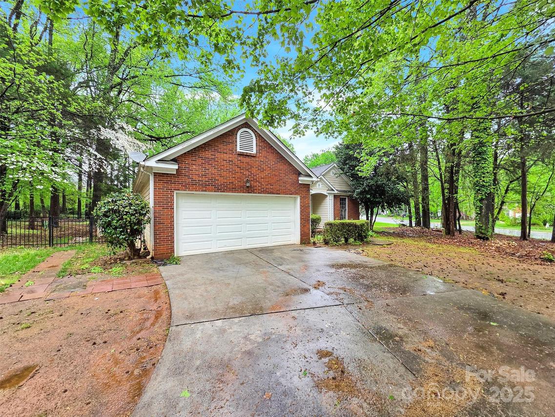 6520 White Pine Ln., Charlotte, NC 28262