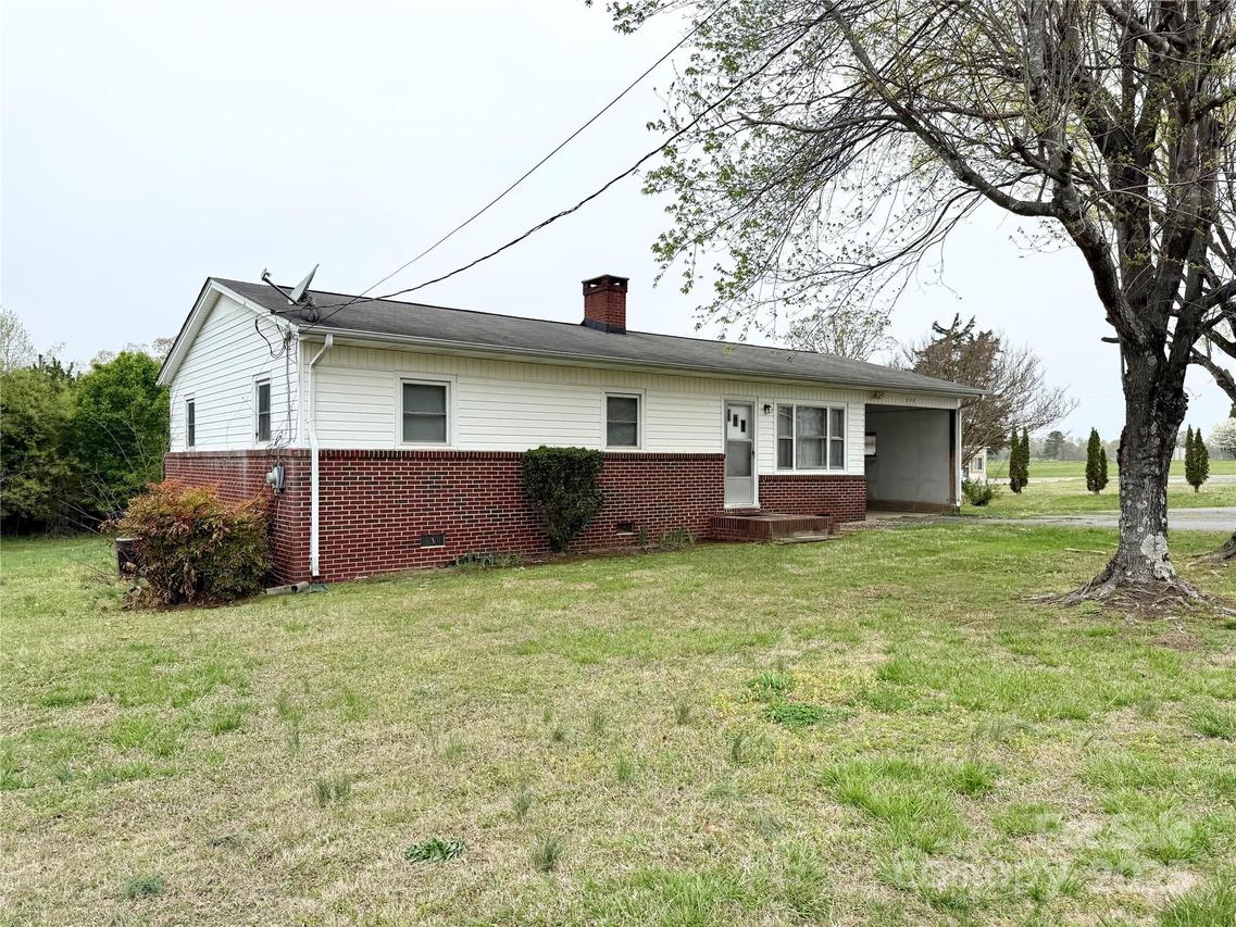 494 Chase High Rd., Forest City, NC 28043