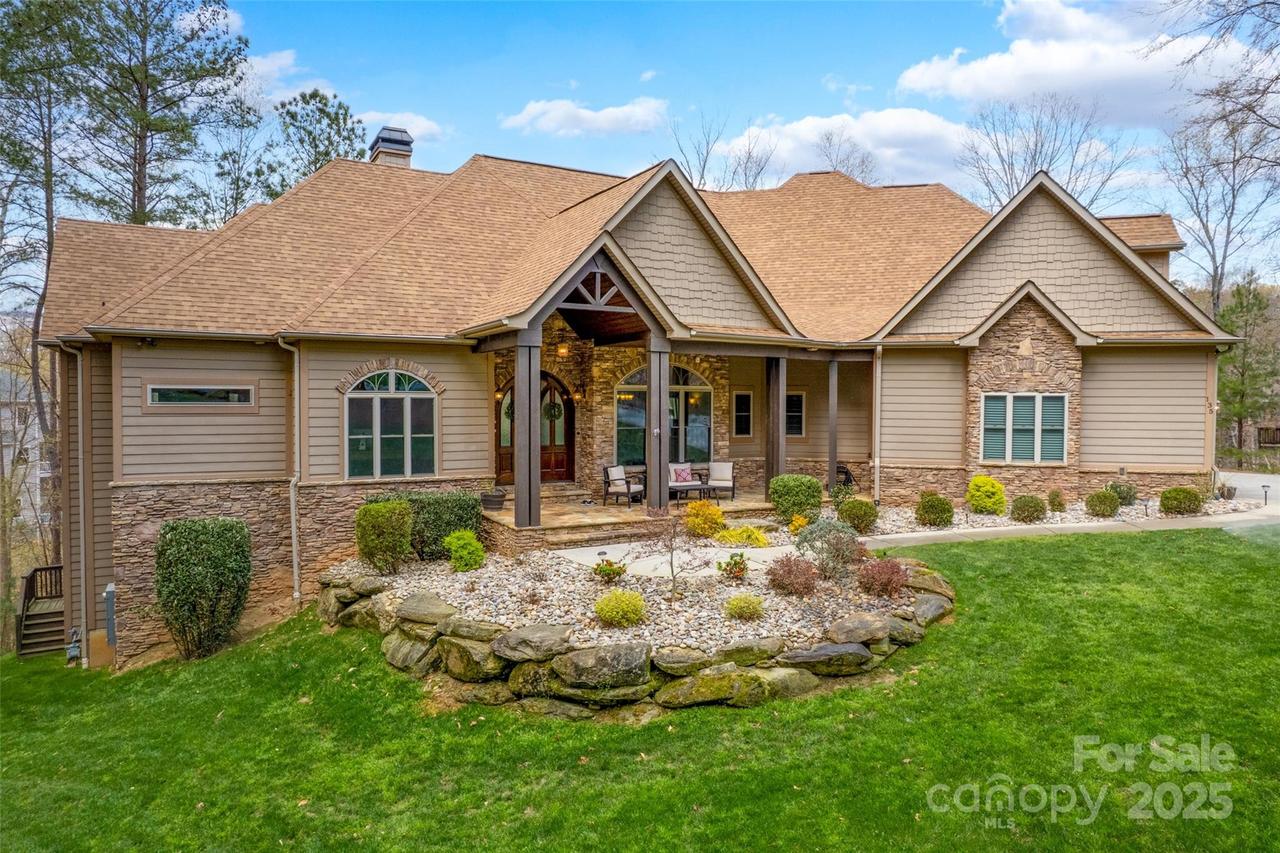 135 Frostcliff Ln., Mooresville, NC 28117